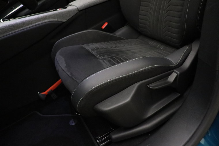 Vehicle Image 24