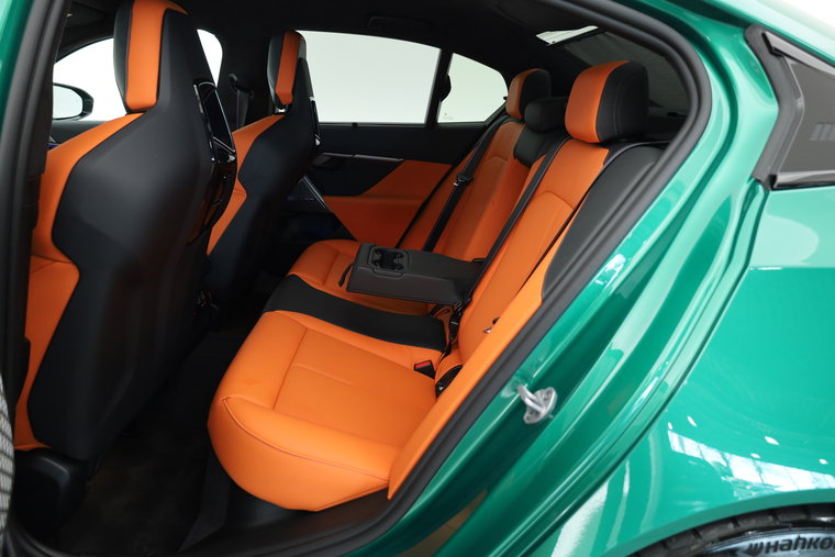 Vehicle Image 33