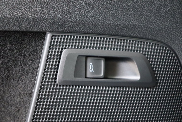 Vehicle Image 38