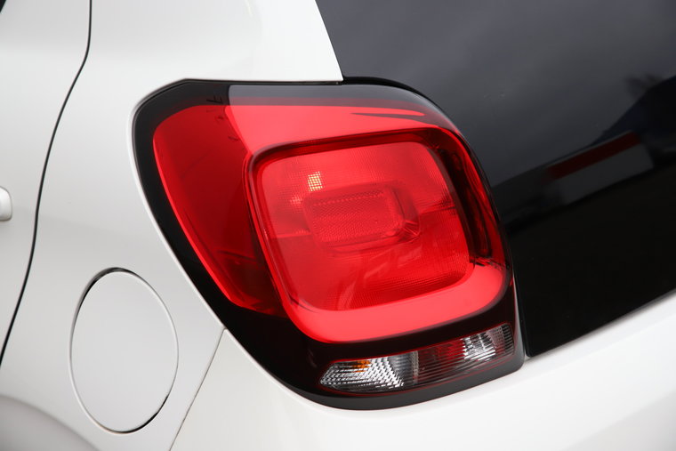 Vehicle Image 12