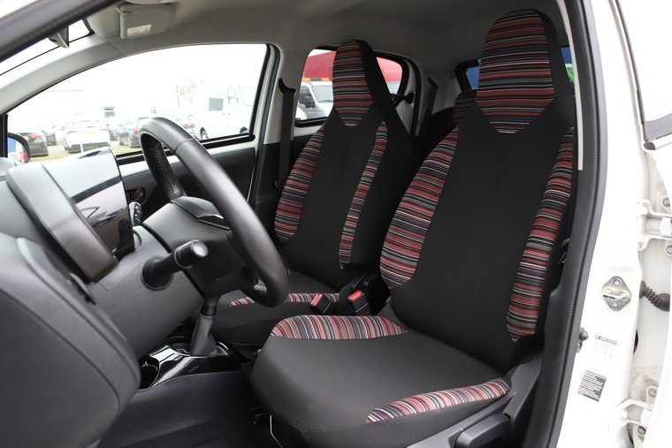 Vehicle Image 16