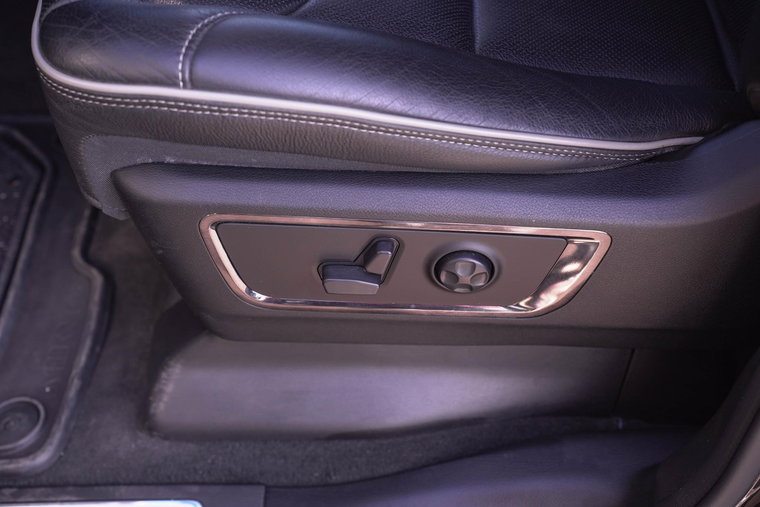 Vehicle Image 32