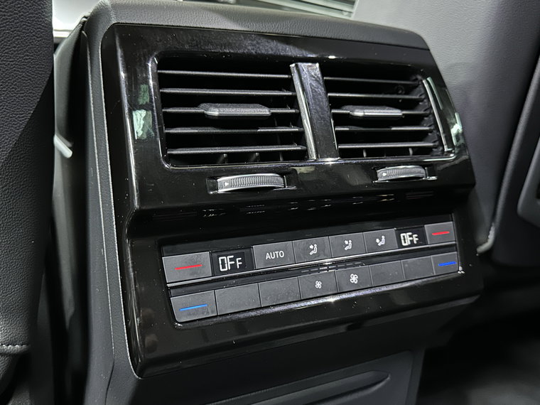 Vehicle Image 28