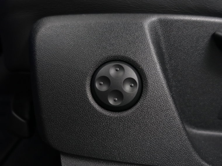 Vehicle Image 28