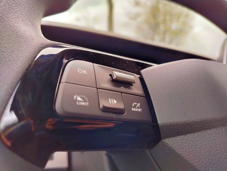 Vehicle Image 32