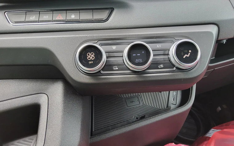 Vehicle Image 25