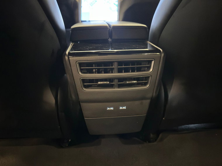 Vehicle Image 38
