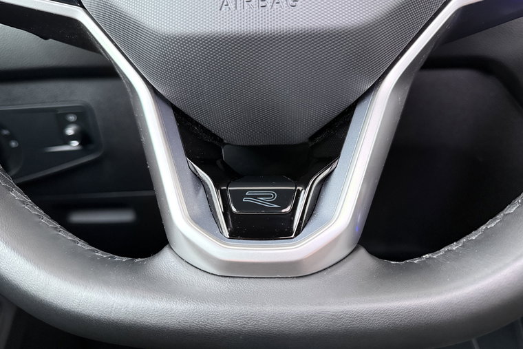 Vehicle Image 25