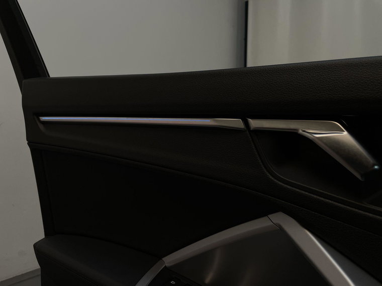 Vehicle Image 28