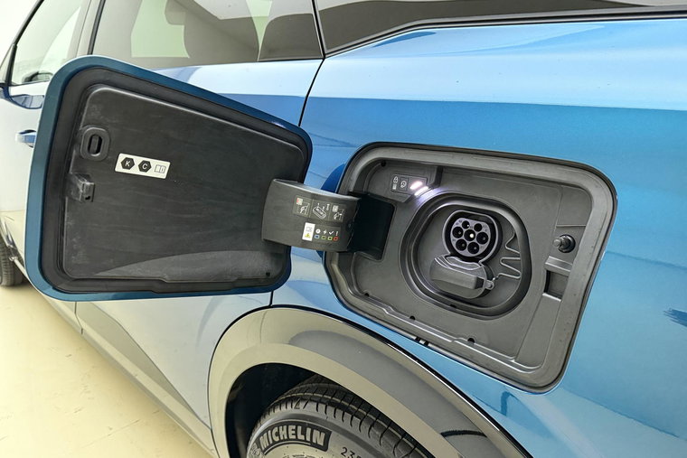 Vehicle Image 21