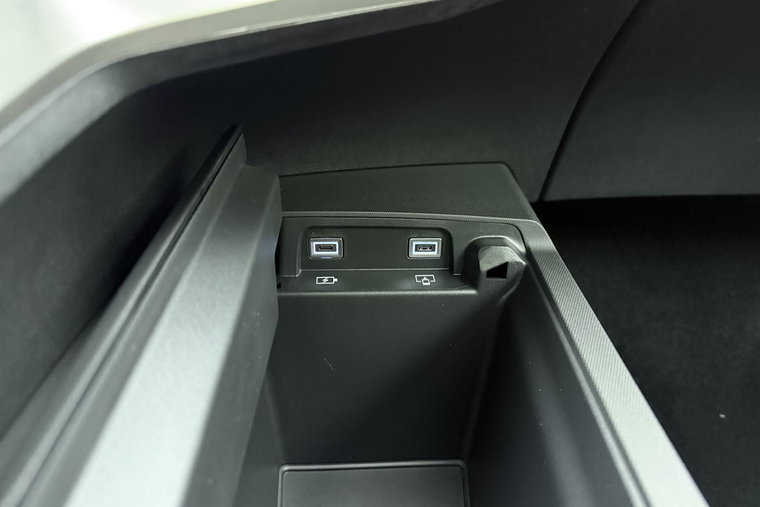 Vehicle Image 38