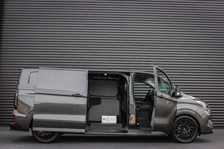 Vehicle Image 9