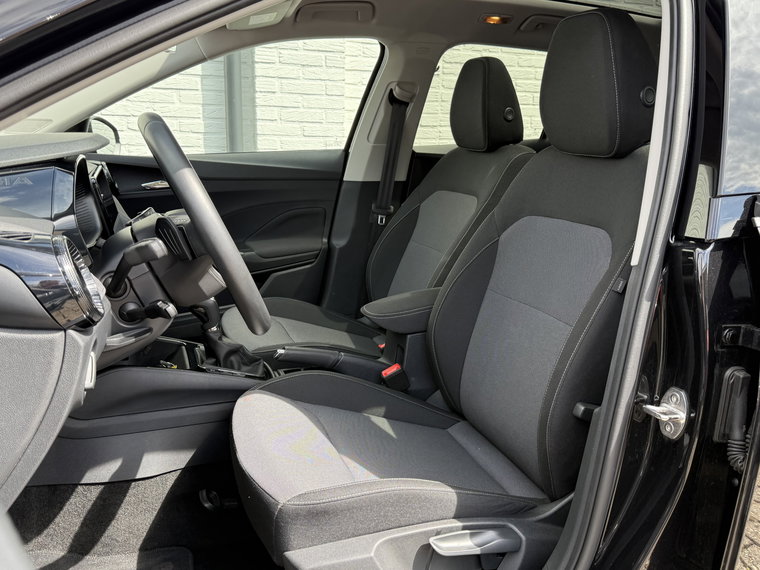 Vehicle Image 25