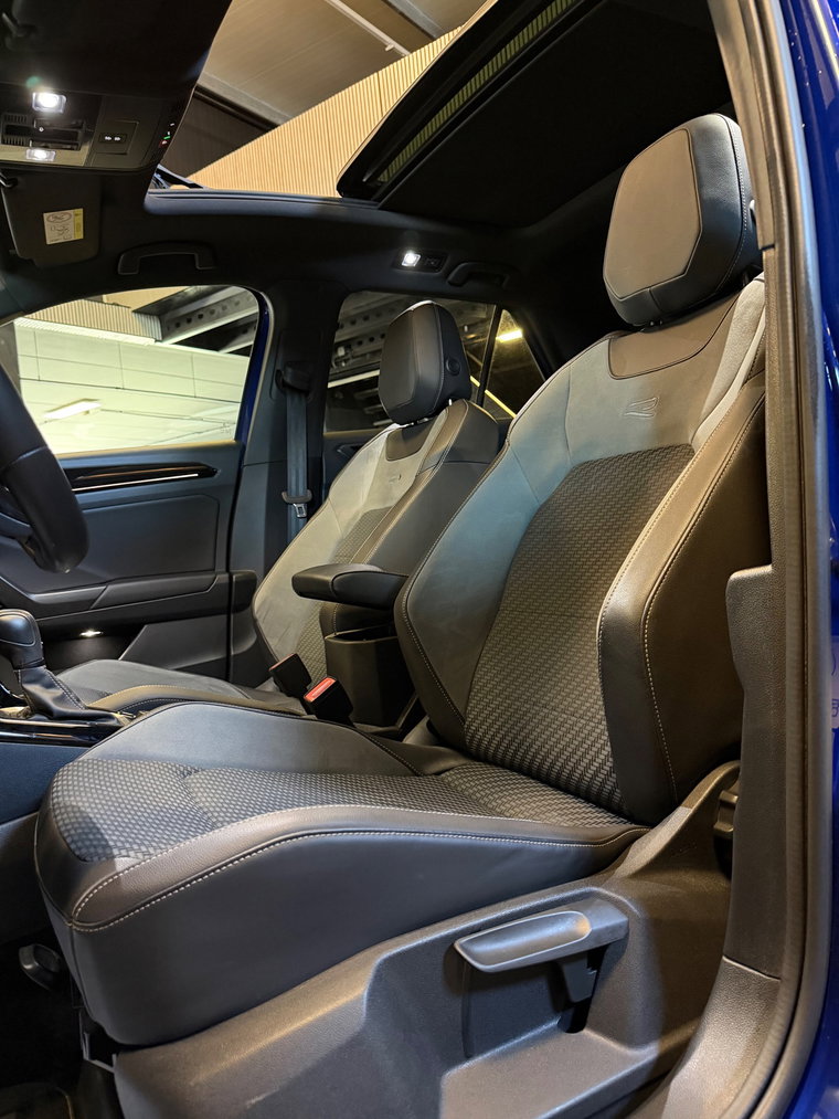 Vehicle Image 32
