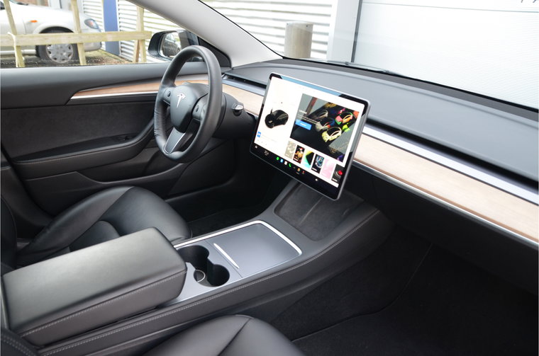 Vehicle Image 11