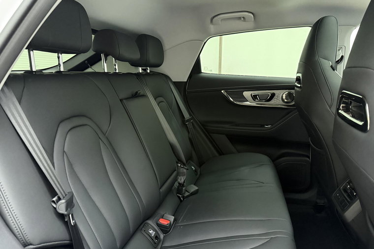 Vehicle Image 16