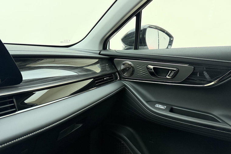 Vehicle Image 32