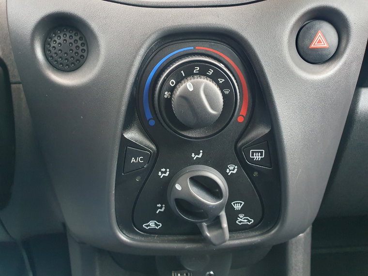 Vehicle Image 26