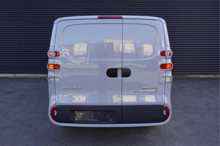 Vehicle Image 9