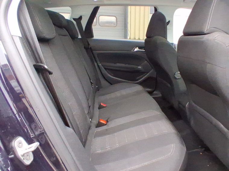 Vehicle Image 25
