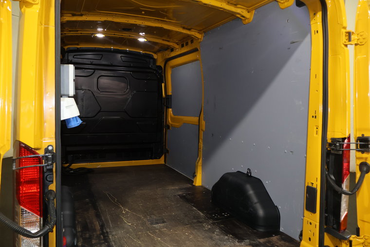 Vehicle Image 13