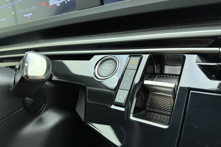 Vehicle Image 25