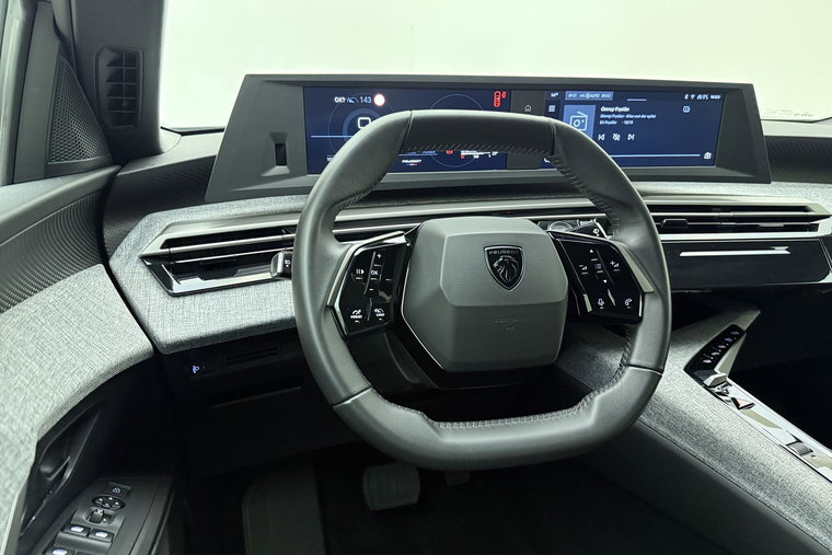 Vehicle Image 32
