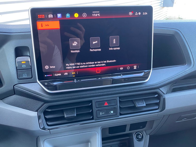 Vehicle Image 25