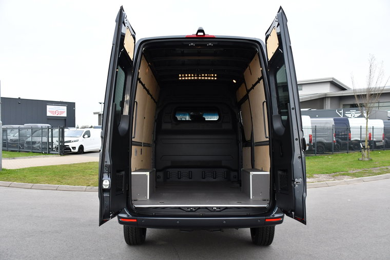 Vehicle Image 36