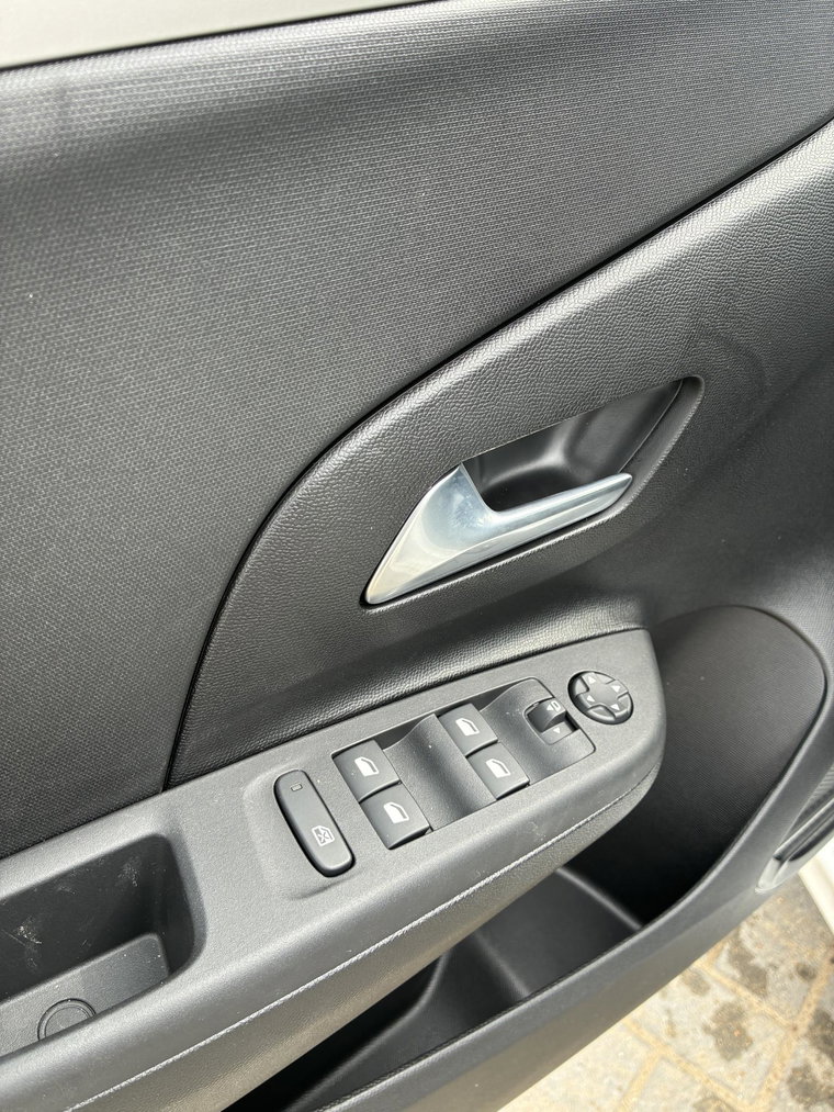 Vehicle Image 26