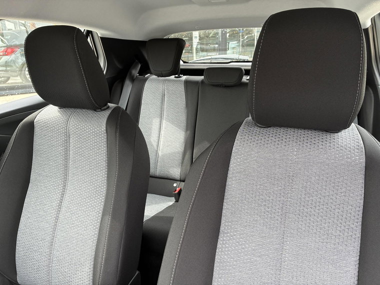 Vehicle Image 37