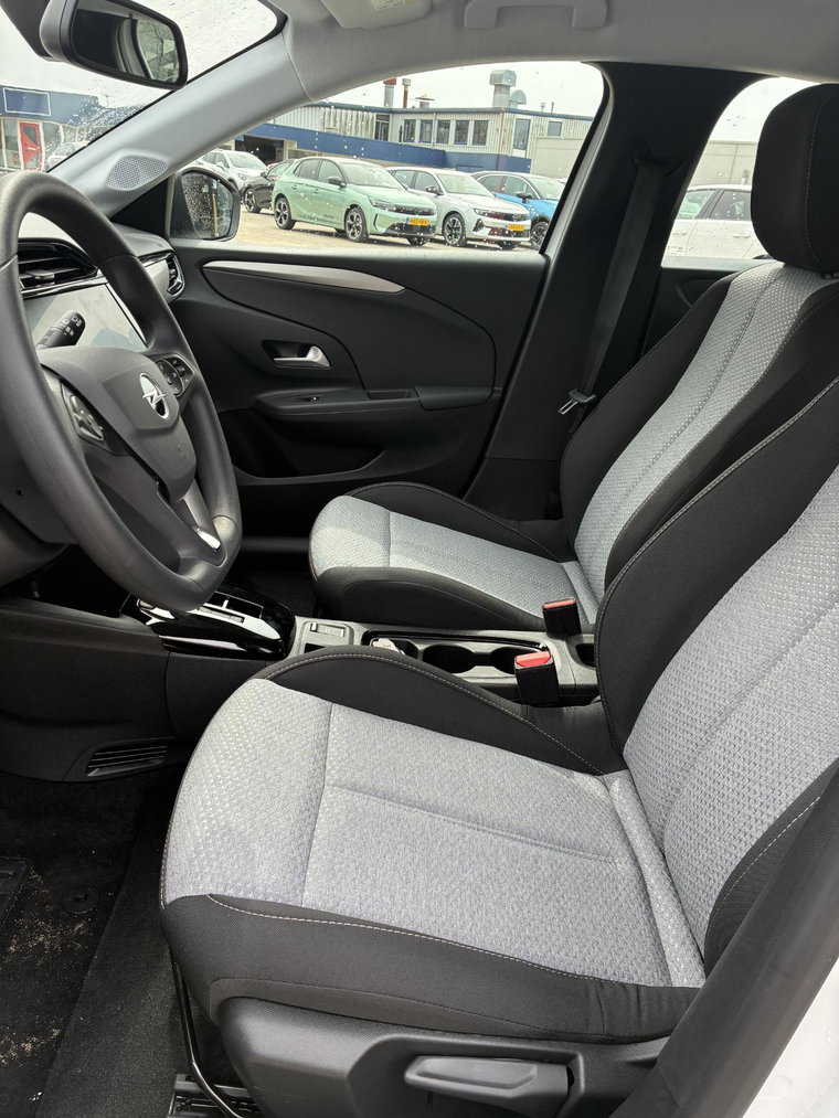 Vehicle Image 38