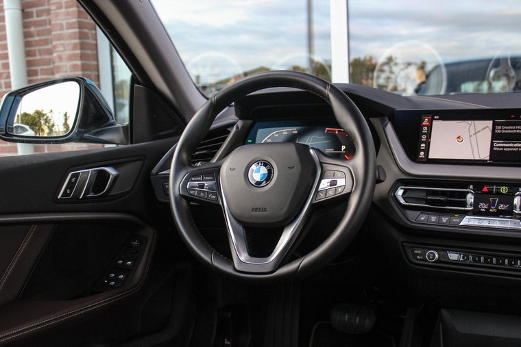 Vehicle Image 21