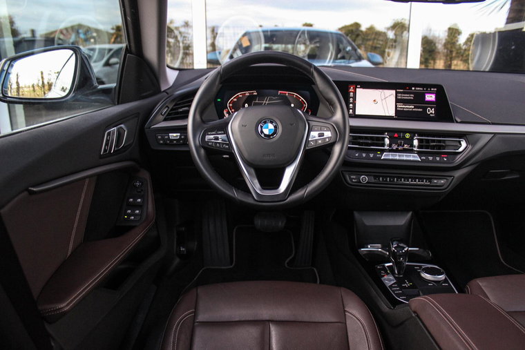 Vehicle Image 11