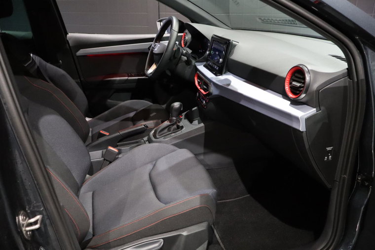 Vehicle Image 30