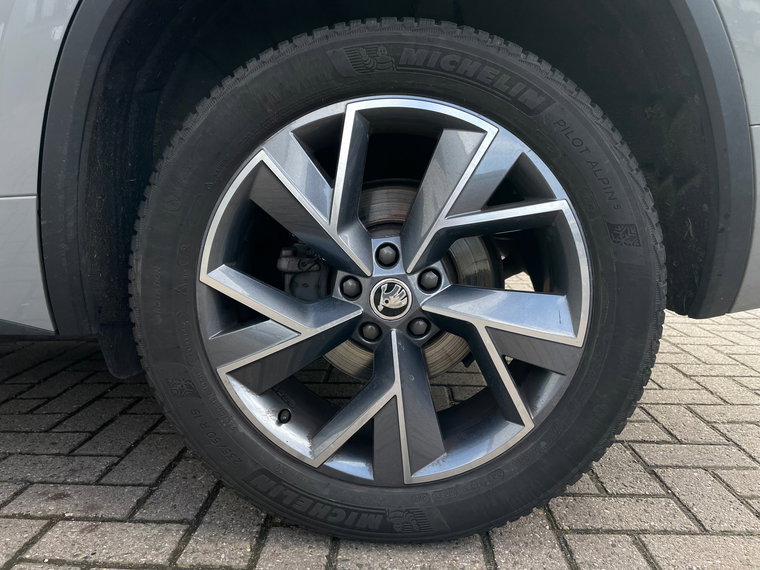 Vehicle Image 32