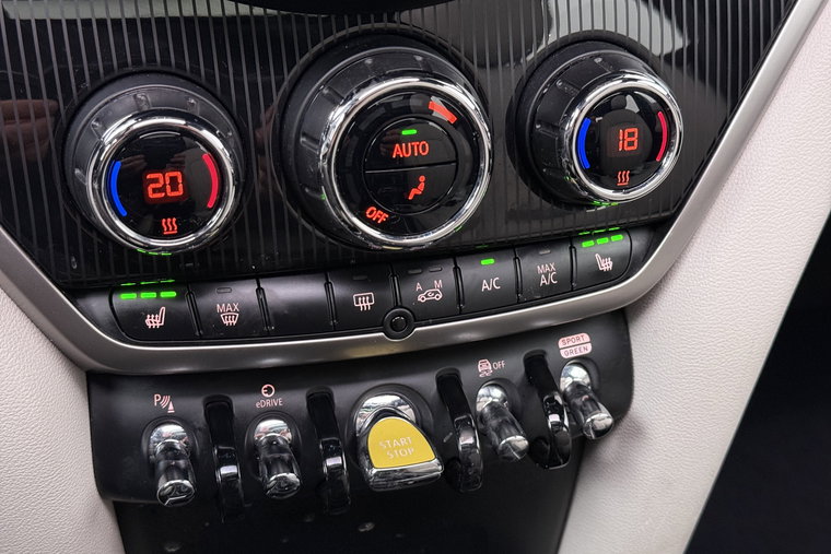 Vehicle Image 27