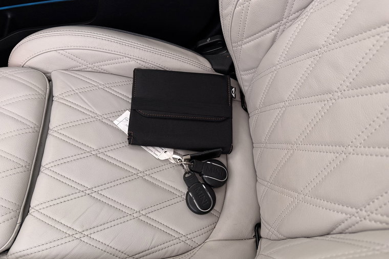 Vehicle Image 30