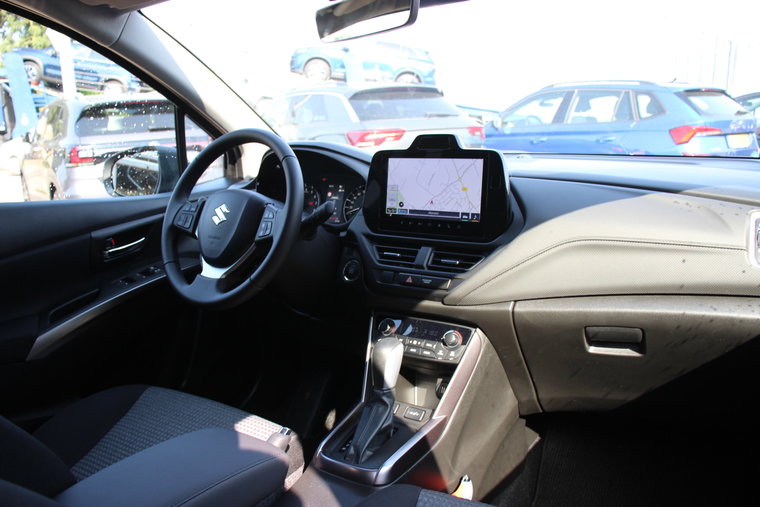 Vehicle Image 25