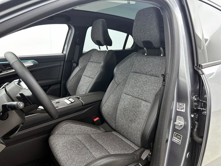 Vehicle Image 38