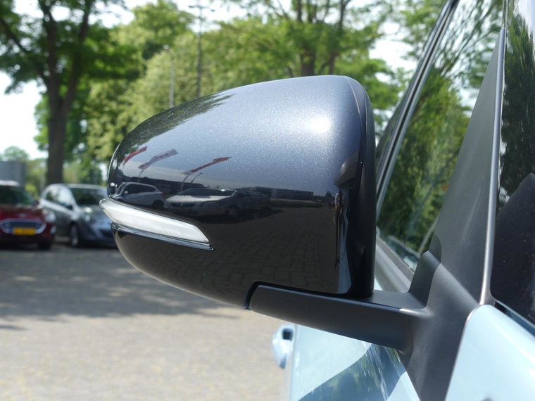 Vehicle Image 33