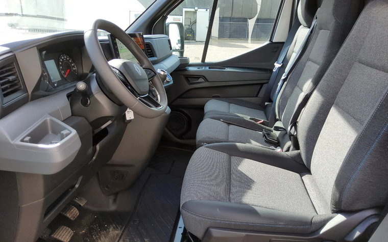Vehicle Image 13