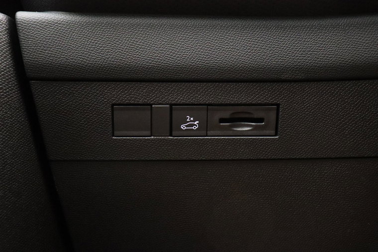 Vehicle Image 33