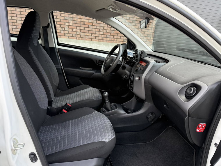 Vehicle Image 12
