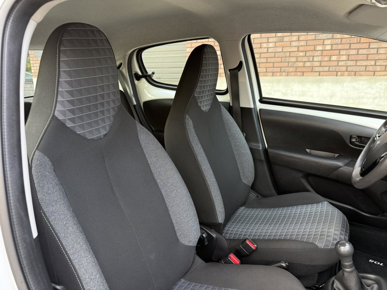 Vehicle Image 16