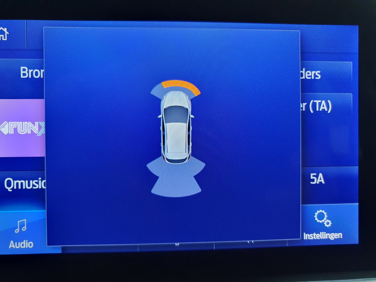 Vehicle Image 9