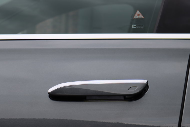 Vehicle Image 25