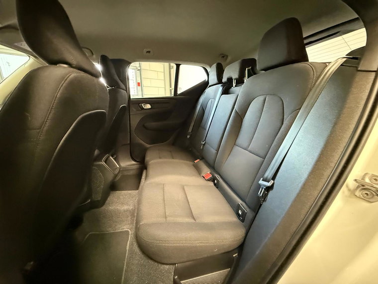 Vehicle Image 25