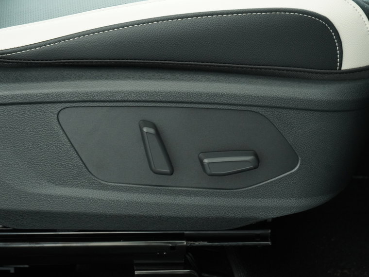 Vehicle Image 43