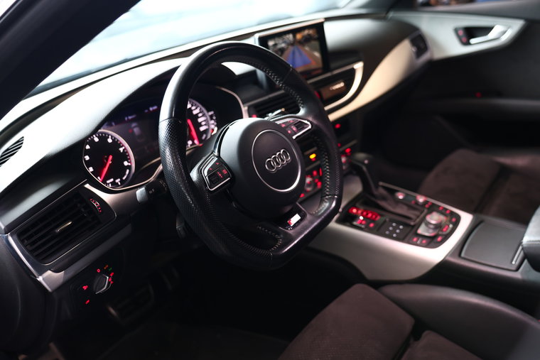 Vehicle Image 11